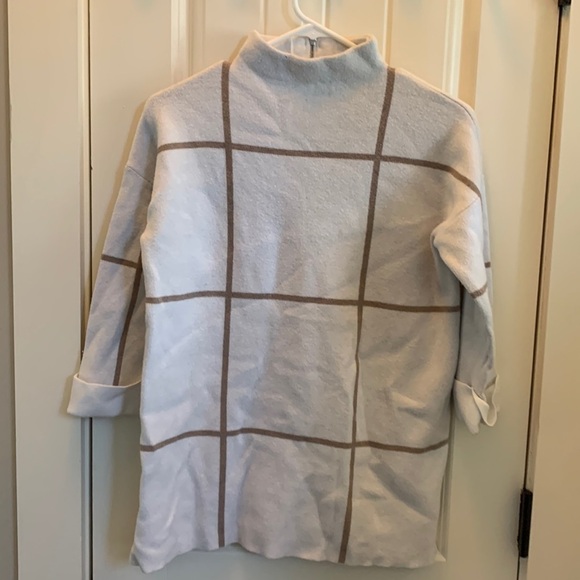 Christian Siriano cream and tan sweater - Picture 1 of 10